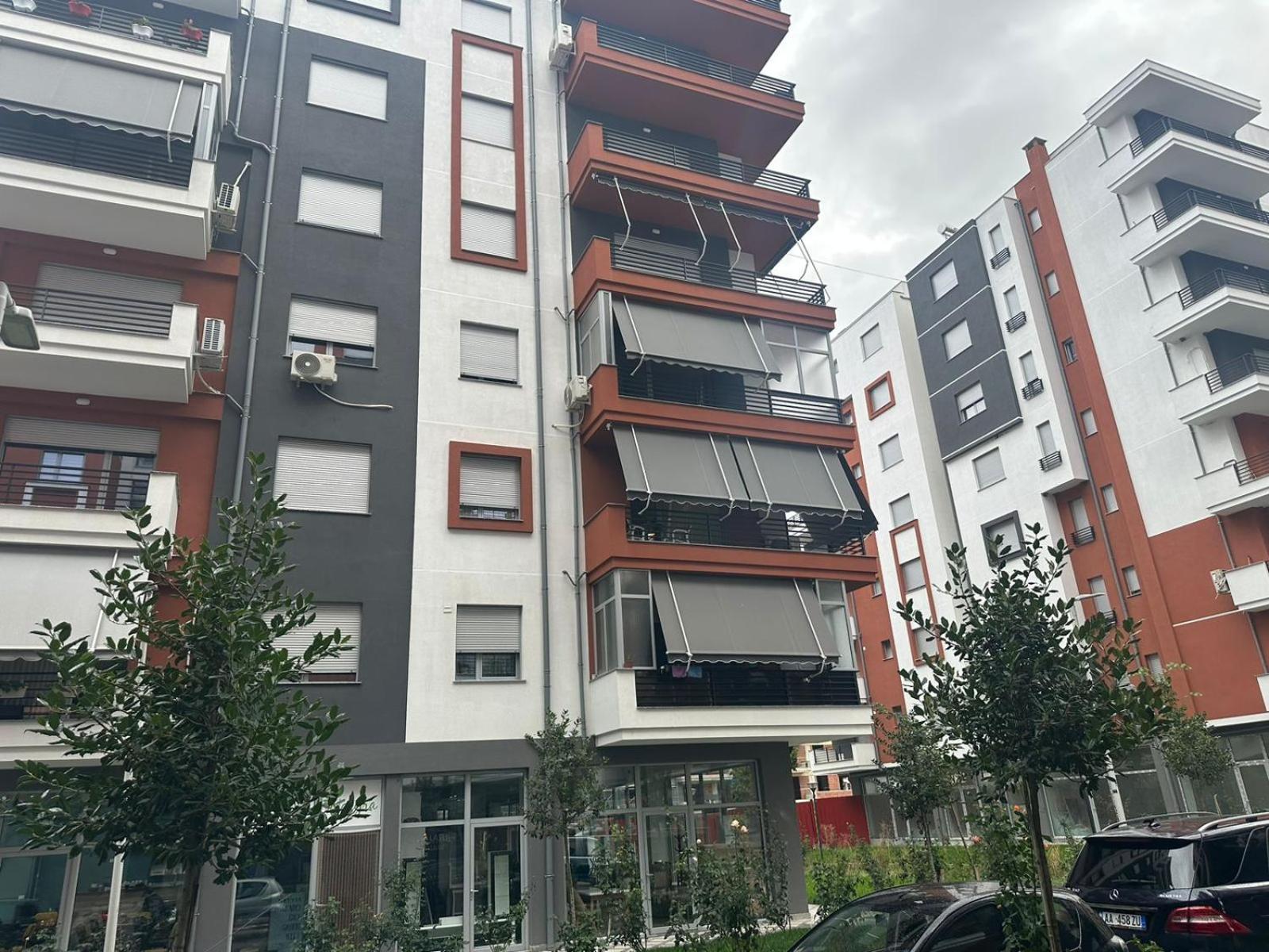 Riar Apartaments Korce Buitenkant foto