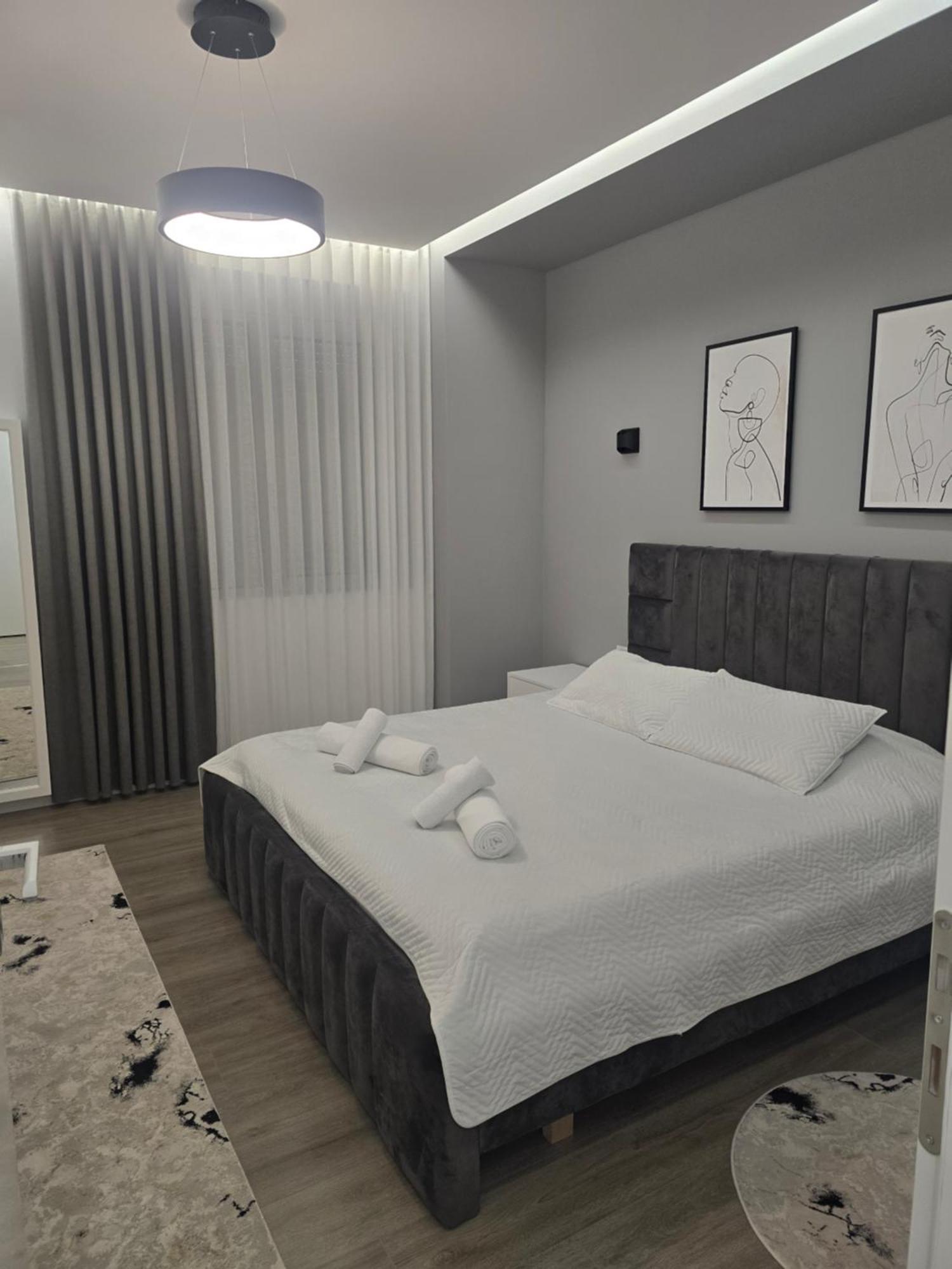 Riar Apartaments Korce Buitenkant foto